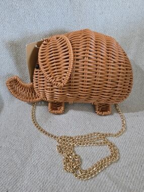 NWT Tommy Bahama Natural Tan Woven Wicker Elephant Crossbody Novelty Purse